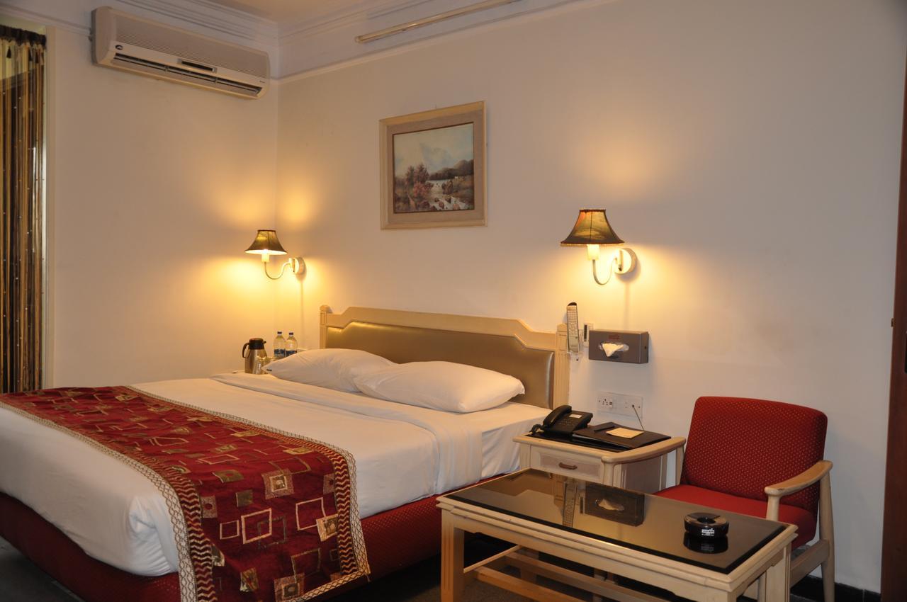 Hotel Sovereign Даман Екстериор снимка