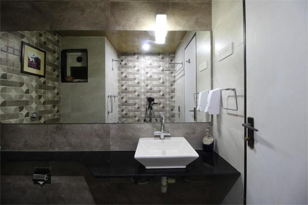 Hotel Sovereign Даман Екстериор снимка